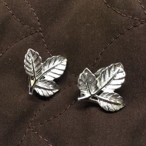 ✨Vintage Silver Tone Leaf Earrings by Sarah Cov